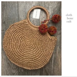 ✨NWT✨ Round Woven Basket BAG w/Pom Poms